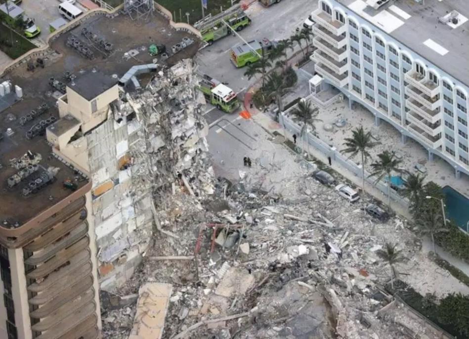 美国迈阿密一公寓楼倒塌